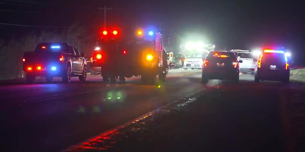 6 killed, 3 injured in head-on collision on Texas highway