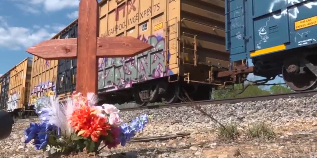 Mother, her 2 daughters among 5 killed in collision between train and van